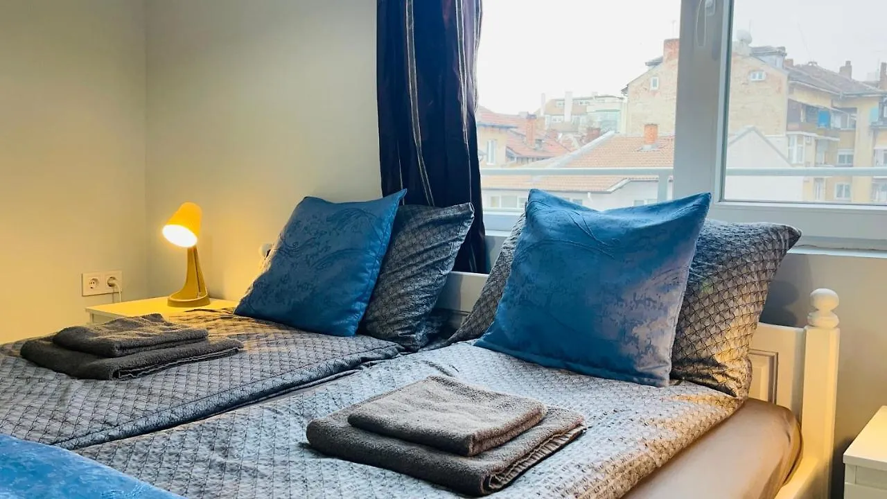 Cozy Spot By The Lions' Bridge Apartment Sofia