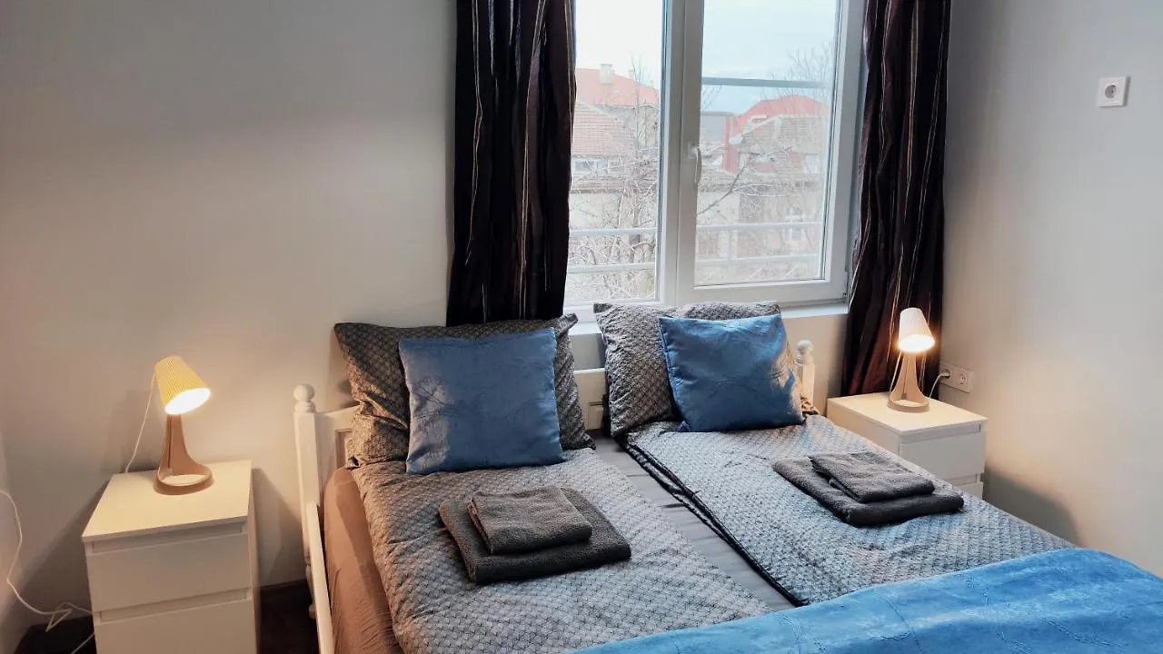 Cozy Spot By The Lions' Bridge Apartment Sofia